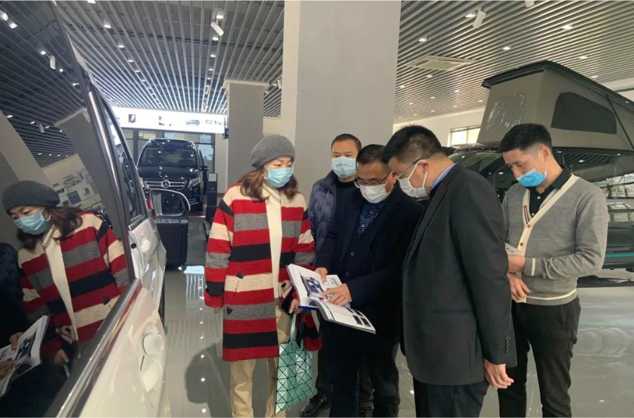 银河优越会集团向诸暨市急救中心捐赠7辆救护车